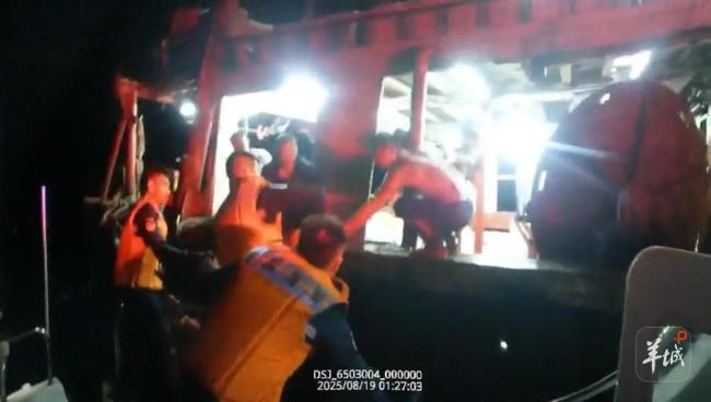 三门岛遇险渔船8人全部脱险 海警紧急救援成功