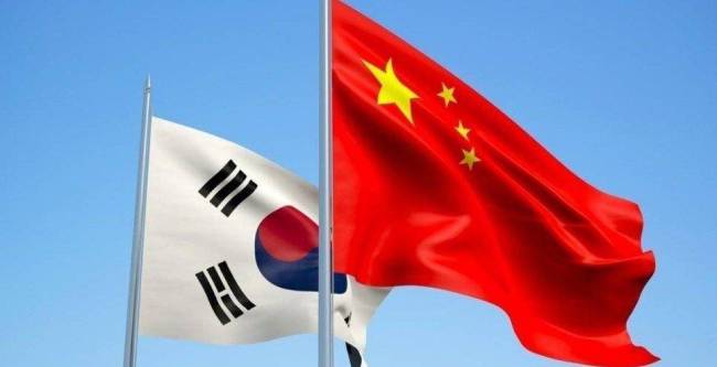 在特殊飞机到达美国之前，Lee Jae-Ming在与中国韩
