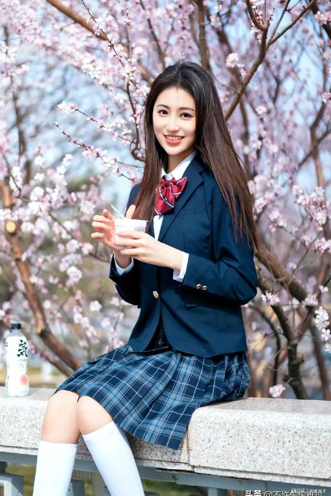 沈阳音乐学院校花冯言彦美貌惊艳全网 网友惊叹:美到让人怀疑人生！