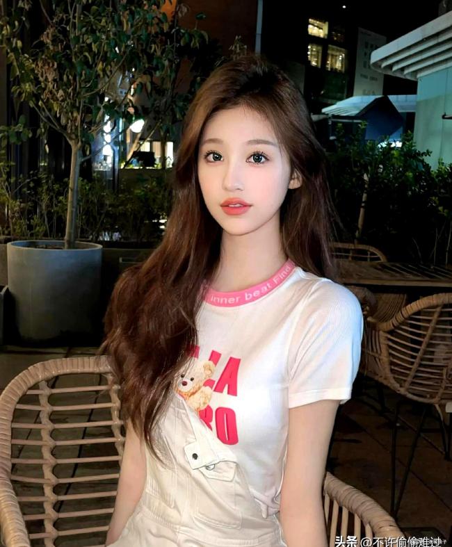 沈阳音乐学院校花冯言彦美貌惊艳全网 网友惊叹:美到让人怀疑人生！