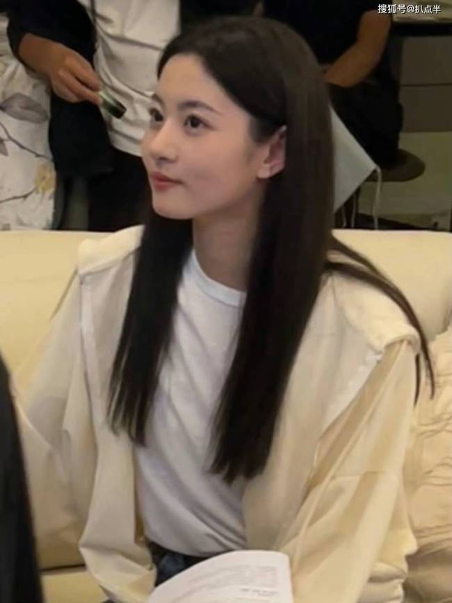“古風美人”趙晴：新晉熱搜圣體，能靠這波熱度躋身一線嗎？爭議中前行