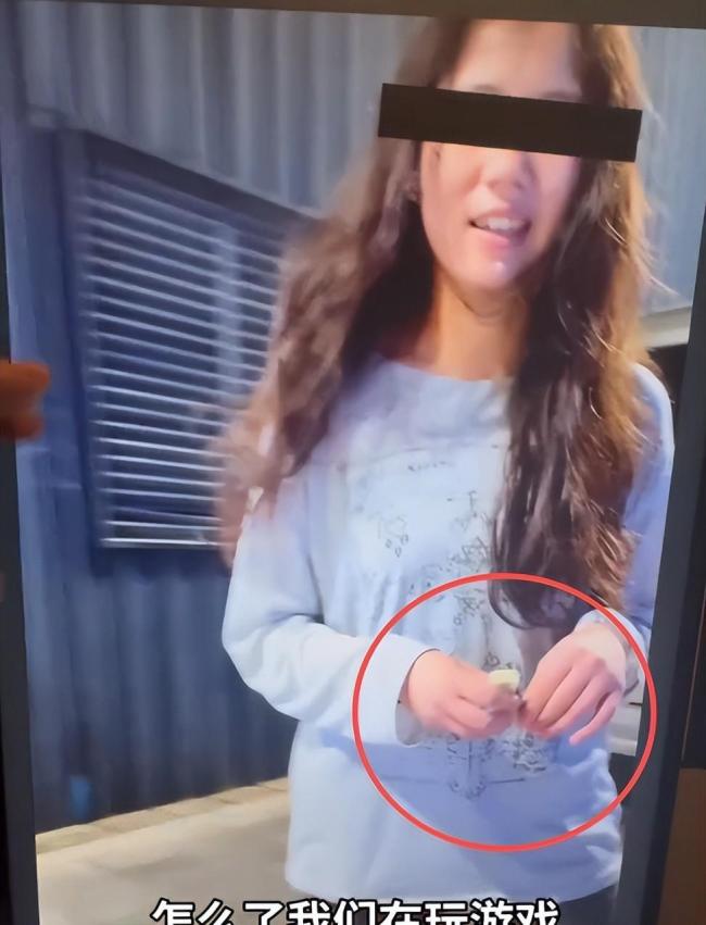 一女子疑似持刀追赶小孩 热心人勇救男孩