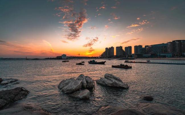 实拍！高铁和渔船同框瞬间，绝了！