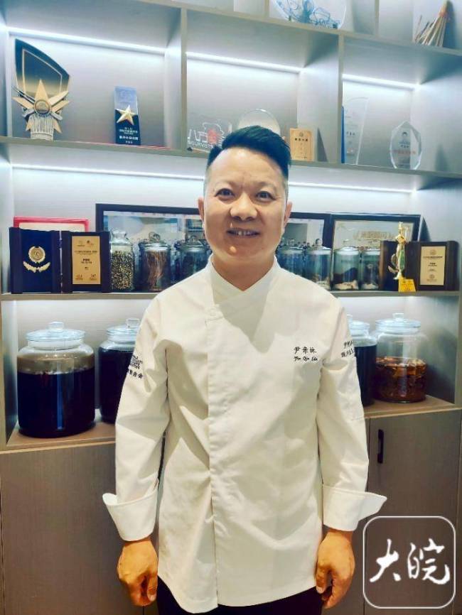 名厨到农村随机进家做菜走红 真善美传递人间温情