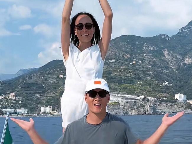 吴彦祖夫妇抽象过七夕 跳舞秀恩爱 甜蜜互动引热议