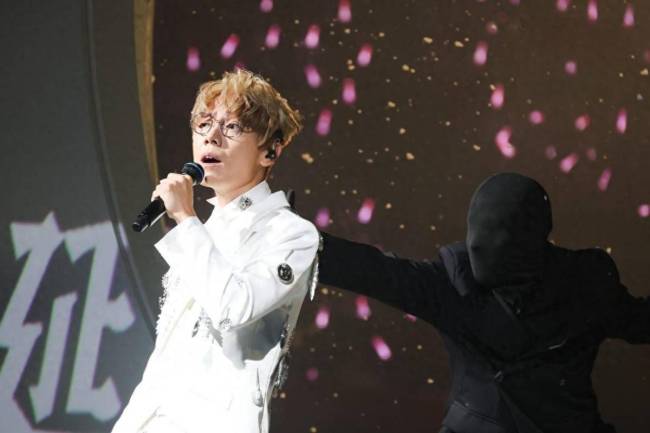 让<strong>张柏芝</strong>林家谦粤语合唱的是天才 红馆演唱会亮点纷呈