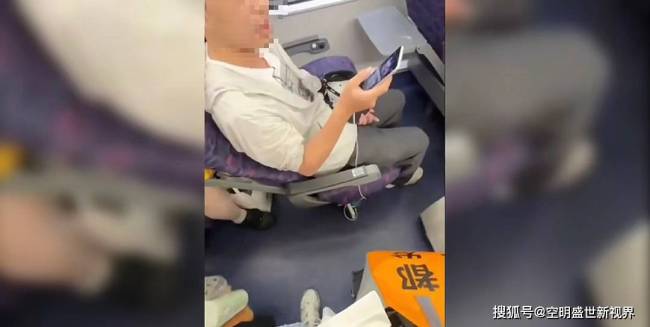 12306称无明文规定不能调节座椅靠背！