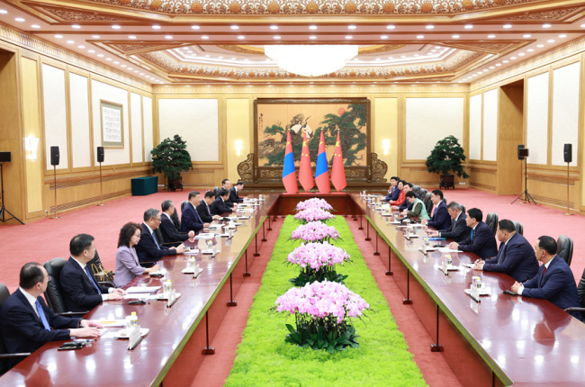 习近平会见蒙古国总统呼日勒苏赫