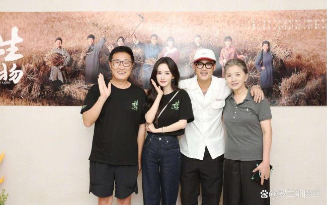 《生万物》庆功宴合照曝光