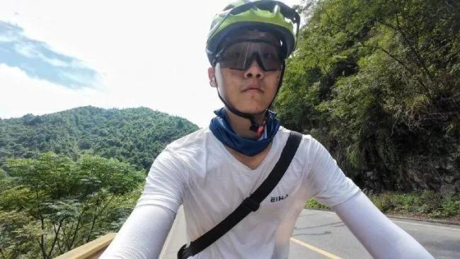 大学生骑行3500公里去高校报到 读万卷书行万里路