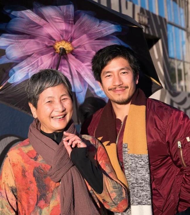 為患癌妻子眾籌5萬美元引爭(zhēng)議鄭佩佩兒子：已賣房，母親遺產(chǎn)遠(yuǎn)不夠，并非“不工作” 盡力籌措治療費(fèi)用