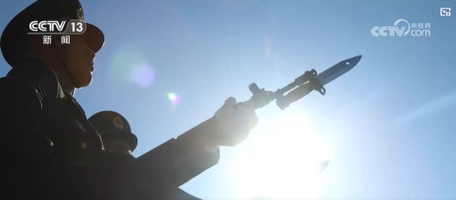 中国最帅天团走来了 步伐精准震撼亮相