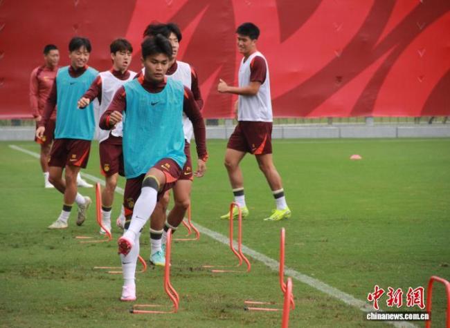 前方直击独家实拍澳大利亚U22训练，认真备战U23亚预赛 西安赛场蓄势待发