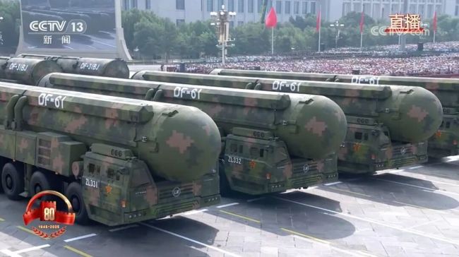 “巨浪-3”亮相阅兵现场 展示核威慑力量