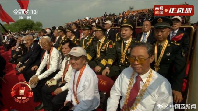 外交天团体育天团都现场看阅兵了 各界名人齐聚庆典