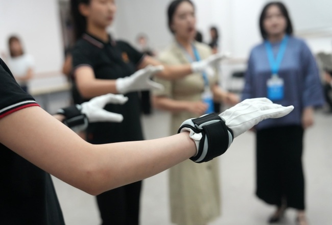 揭秘3000人大合唱谁来指挥，16名合唱分指挥 表情动作就像一个人