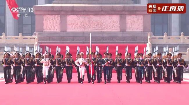 步步铿锵！这就是中国排面 气宇轩昂展风采