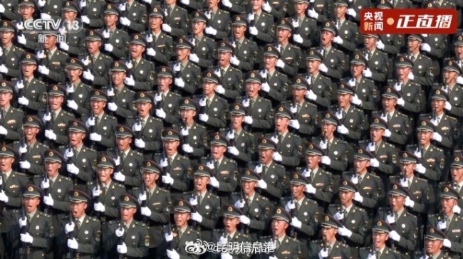 阅兵让强迫症狂喜！
