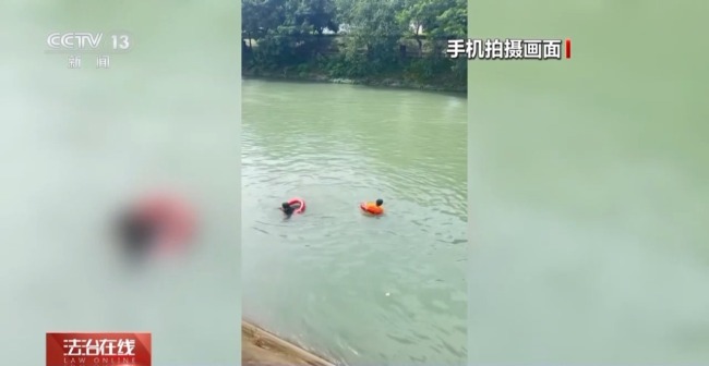 点赞平凡英雄 盘点那些英勇救人的感动瞬间！