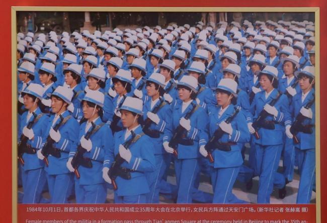 女士兵正方形的形成圣女人不如男性好