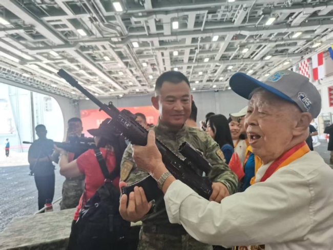 這6位與總書記握手的老戰(zhàn)士是誰？