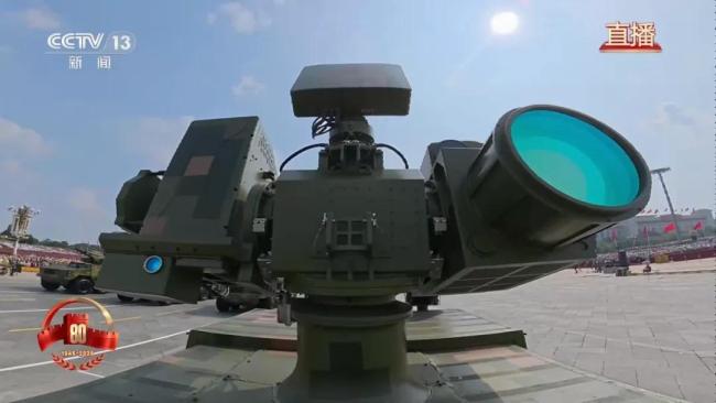 观看顶级游行座位，并在全景视图中展示游行队