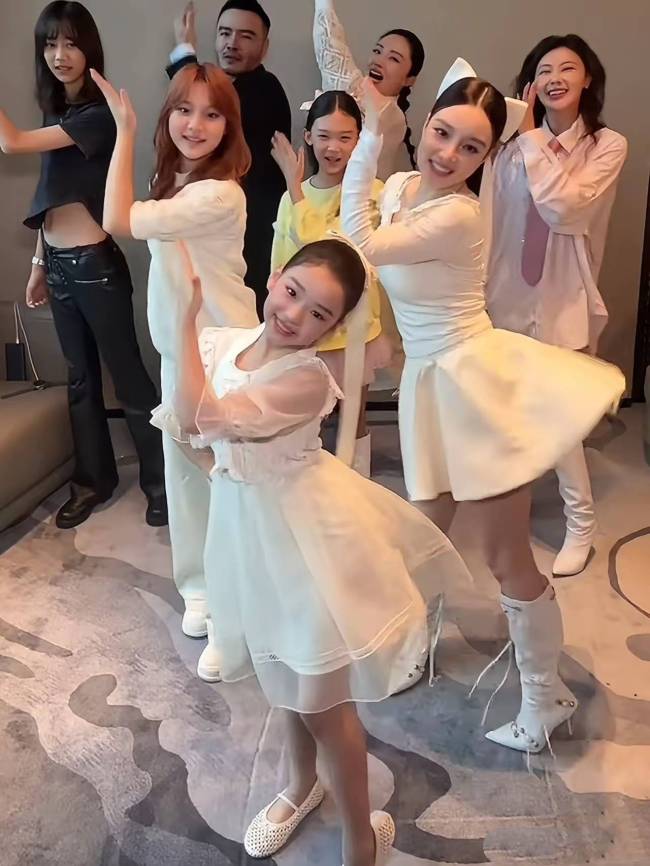 小酒窝C位领舞天生主角🎭️ 治愈天花板瞬间