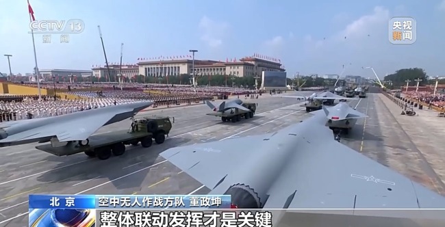 10架无人战鹰如何米秒不差精彩亮相?