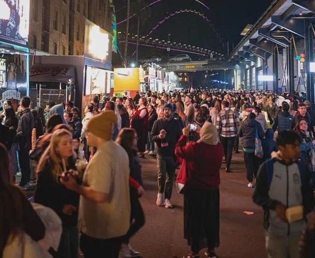 华人女孩在悉尼遭多名少女殴打 街头求助无人响应