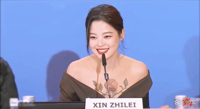 辛芷蕾胸前好大一朵玫瑰 威尼斯电影节上的东方美学