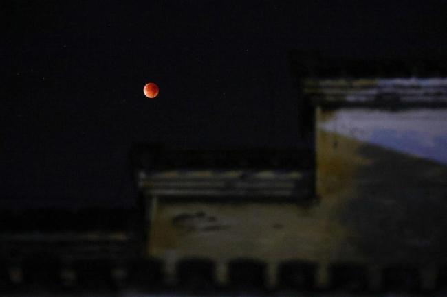 刷屏朋友圈！“紅月亮”高清大圖來(lái)了