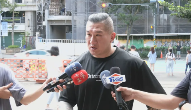 台网红“馆长”怒呛民进党即是毒瘤