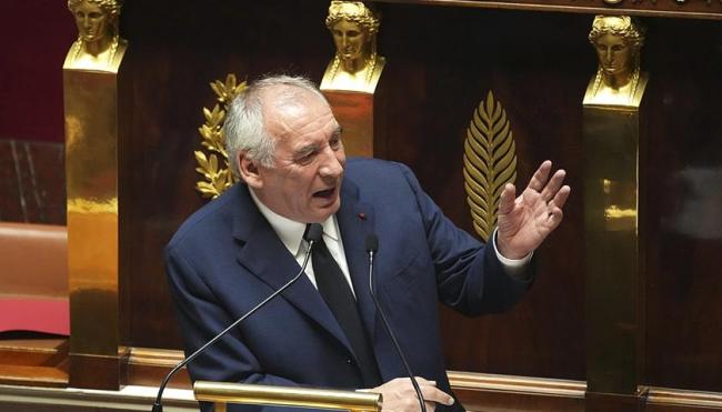 法国12个月内下台3位总理 政坛动荡持续