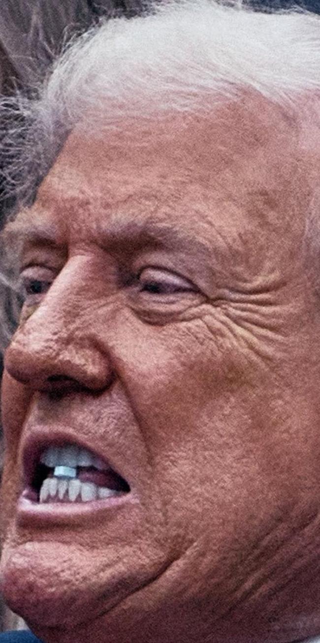 特朗普当众服用淡蓝色药片 健康状况引关注