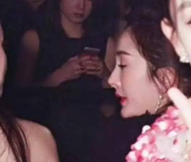娜扎把杨幂剪辑掉了 手滑激发烧议