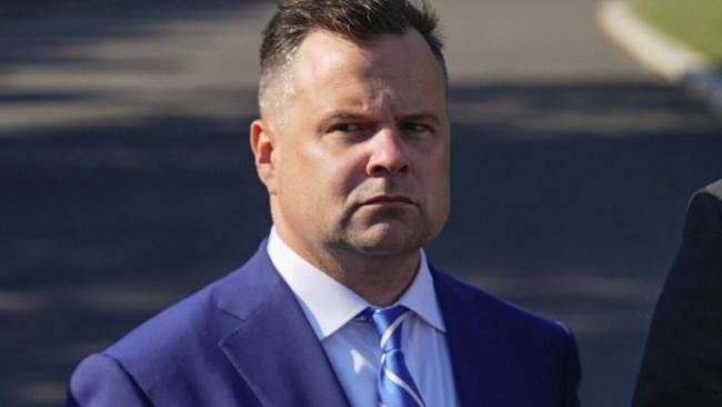 美财长贝森特与高官在晚宴上发生激烈冲突 高层内斗公开化