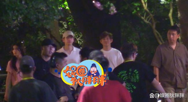张子枫与何炅黄磊彭昱畅录综艺 蘑菇屋闲暇时光