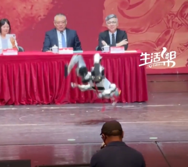 北舞连机器人都会原地空翻
