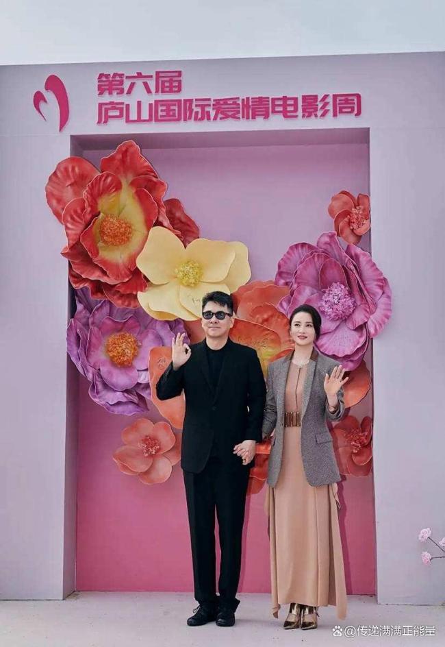 真夫妻牵手走红毯就是好嗑 真实感情获赞