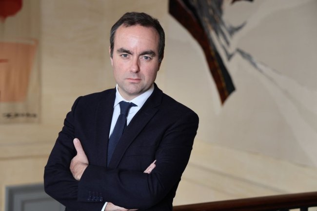 当上法国总理第一天就遭遇抗议，马克龙的忠诚者勒科尔尼是谁？