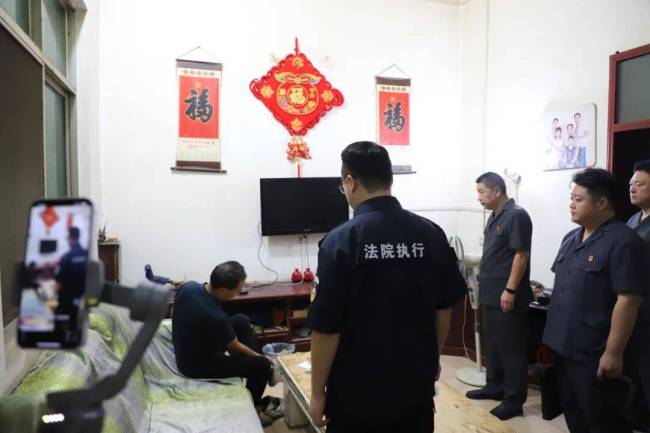 河南南阳辟谣“法院警车接亲”