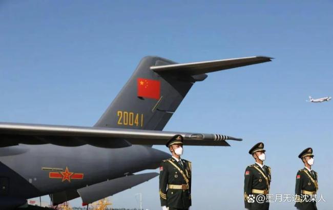 运-20舱内视角看英烈回家 英雄荣归故里