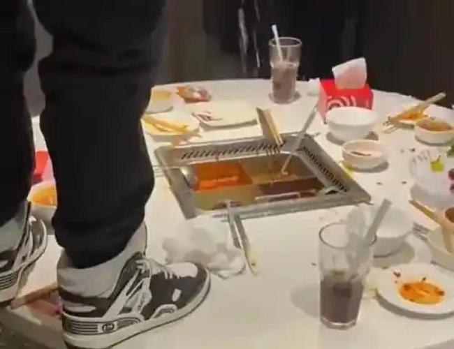 海底捞小便者父母未尽到监护职责