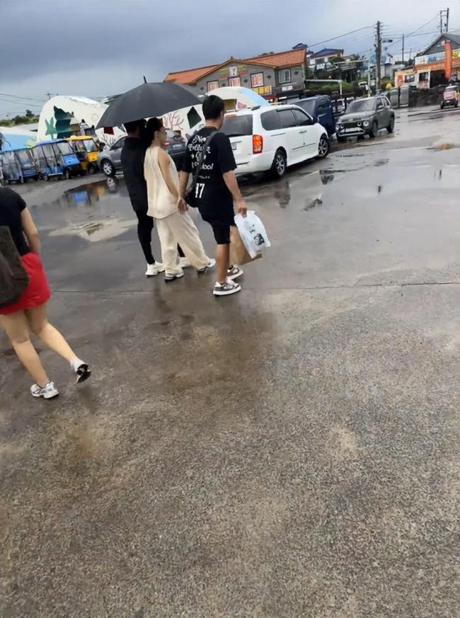 汪峰带森林北韩国度假