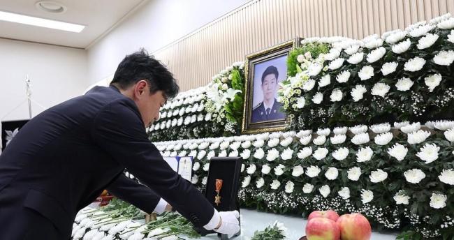 韓國海警為救中國老人殉職，李在明追授勛章 英雄獻(xiàn)身精神永銘記