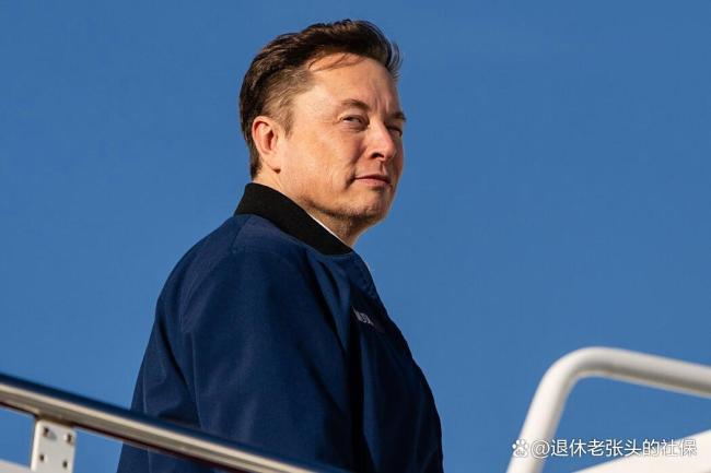 美国国会刚通过8000多亿军费预算，马斯克为何大骂政府要完了？