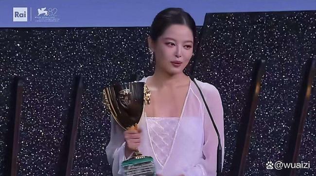 辛芷蕾开屏 六年影后空白终结者