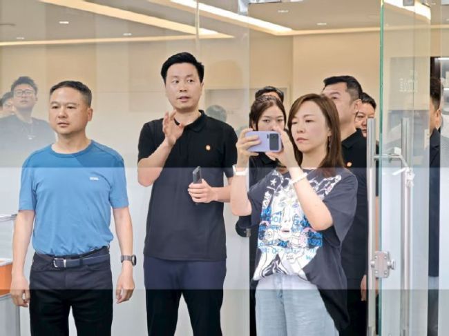 小米新旗舰意外跳过“16” 直接发布小米17系列