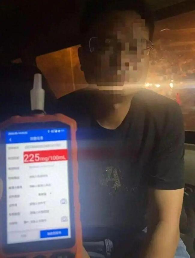 男子酒駕被查企圖甩鍋“自動(dòng)駕駛” 智駕非免責(zé)借口