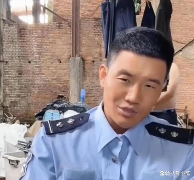 新华网批“嘎子”穿警服带货 公权力符号不容滥用